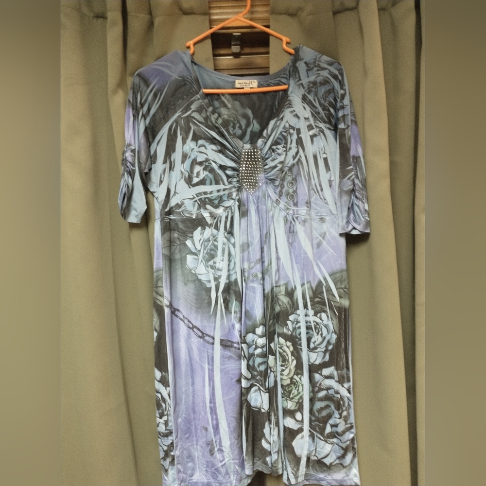 One World top, size XL, blue and black floral design